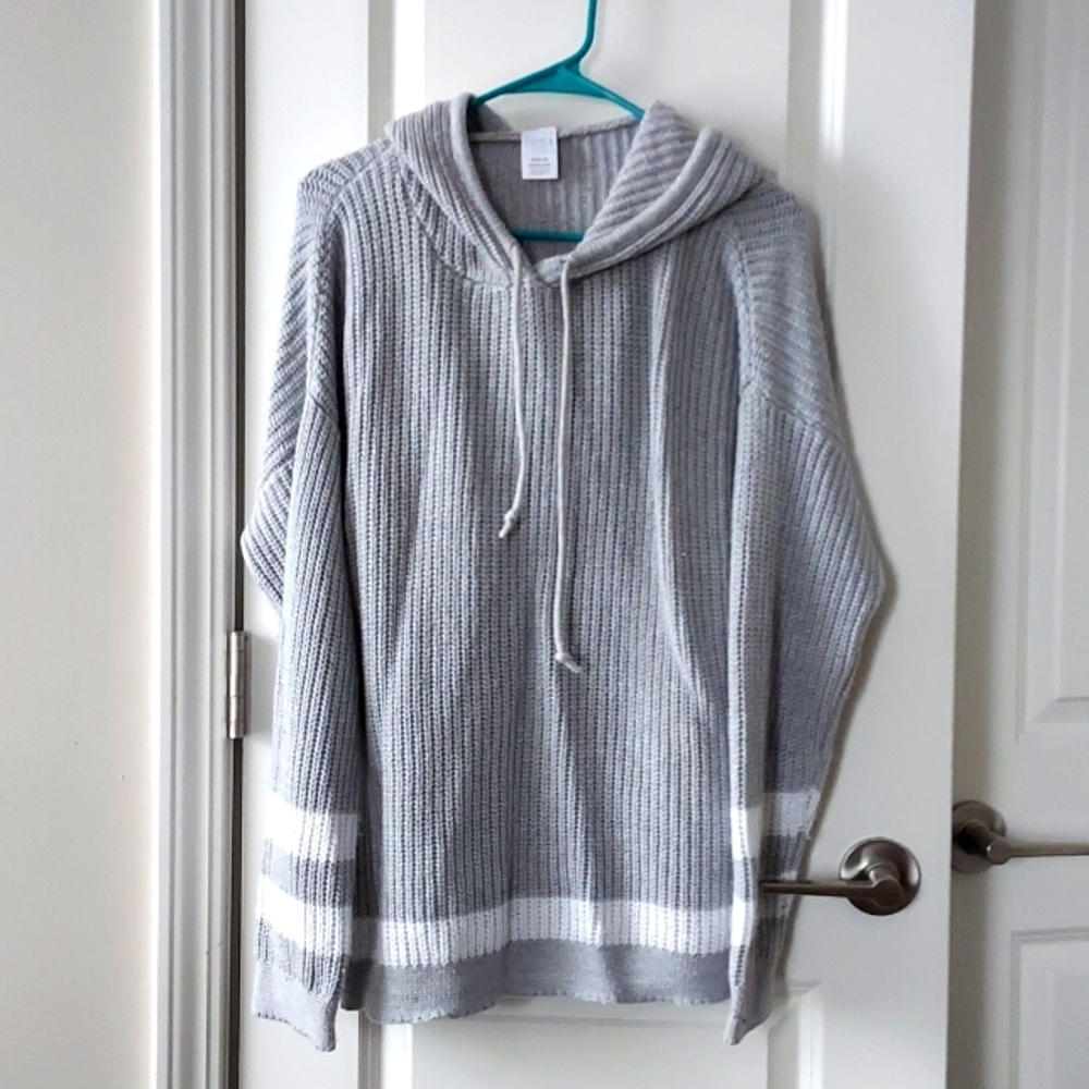 Time & Tru long sleeve hooded sweater grey white medium
